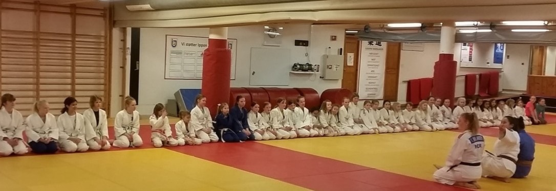 Jentesamling hos Ippon